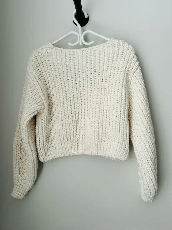 H&M V-Neck Ribbed Crop Sweater - Picture 3 of 6